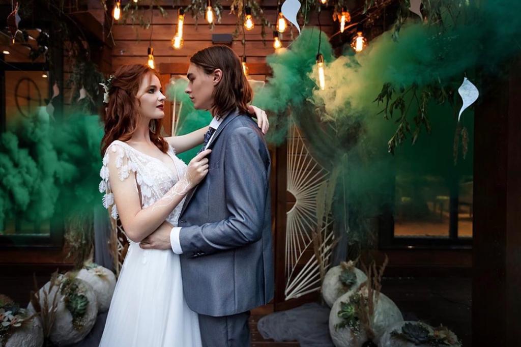 цветной дым на свадьбе.jpg